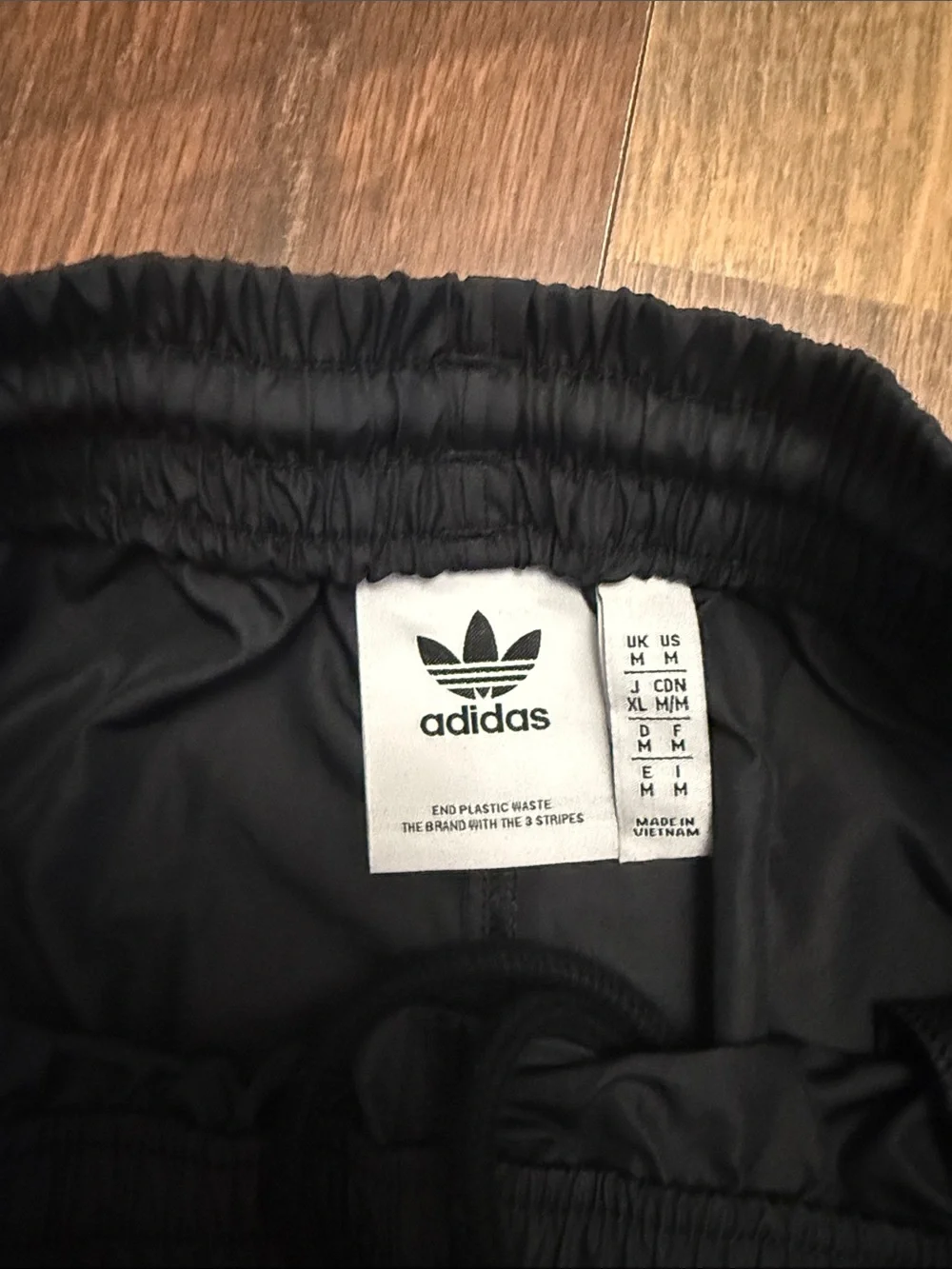 Adidas Originals Cargo Shorts Black Logo Print Men’s Medium HK5156
